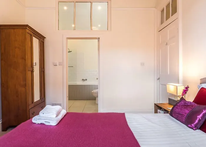 Charming, & Spacious Georgian 3 Bed *