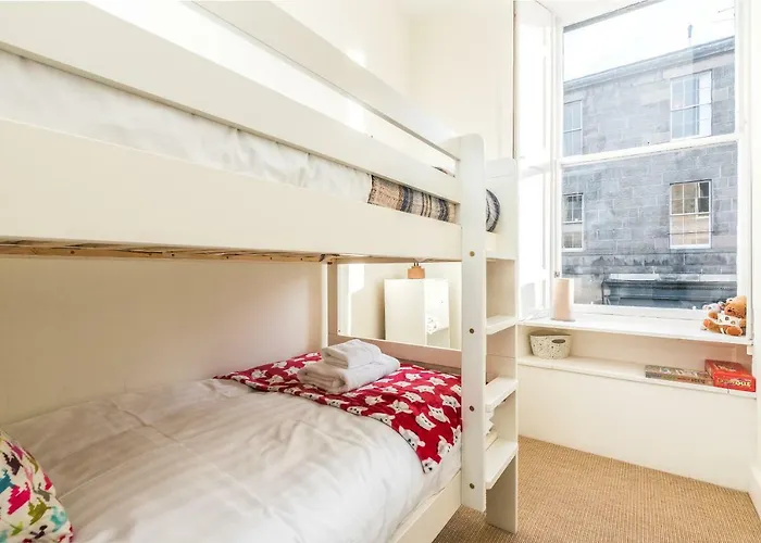 Charming, & Spacious Georgian 3 Bed אדינבורו