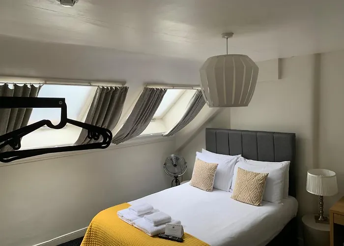 Edinburgh Central Rooms 3*