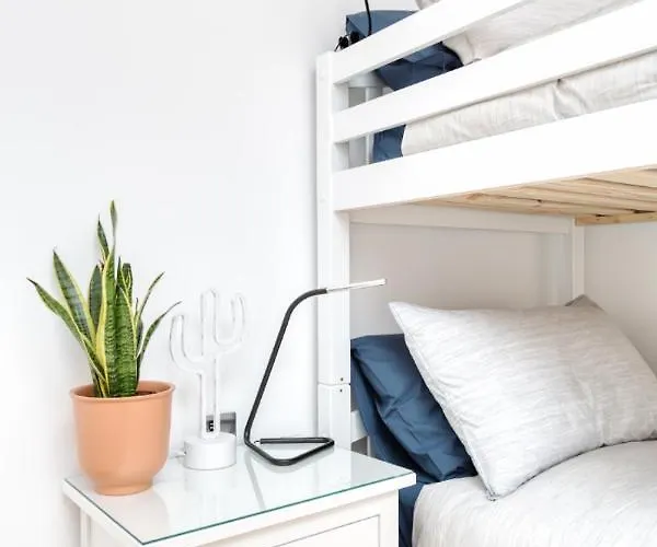 Lejlighed Bright 3 Bed Flat With Pool & Parking