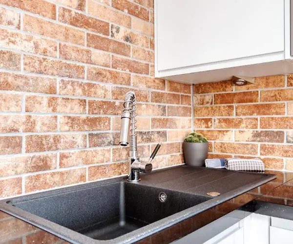 Bright 3 Bed Flat With Pool & Parking Edinburgh
