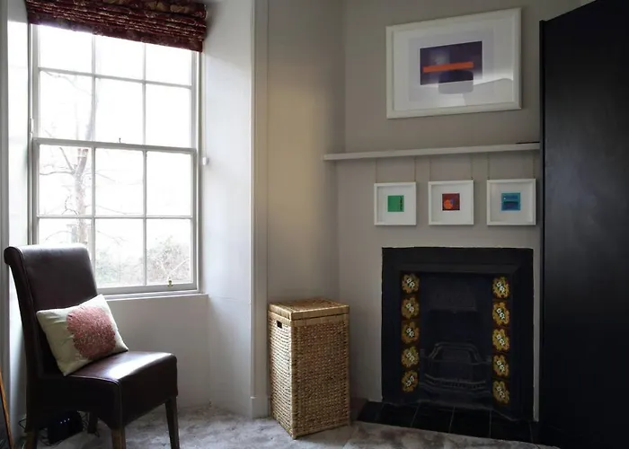 Stockbridge Apartment